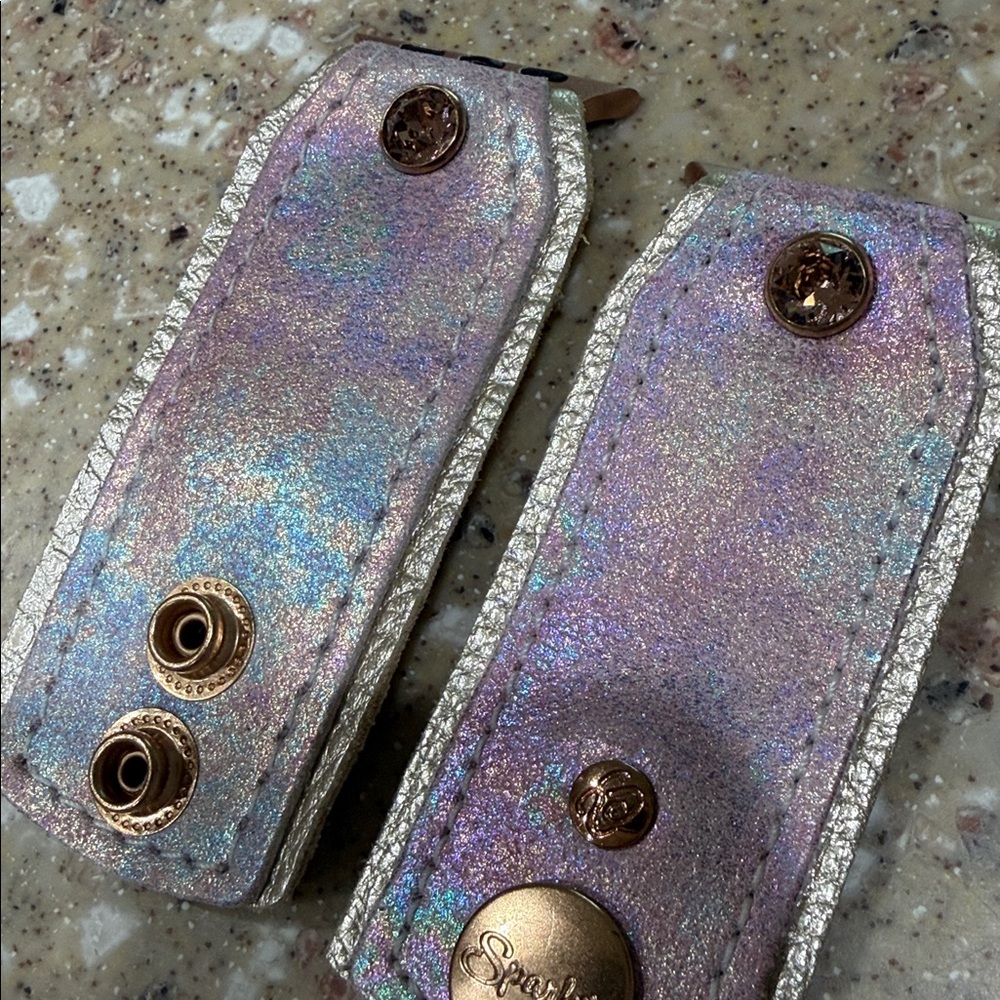 Spark’l Perla Iridescent Apple Watch Band - Picture 3 of 3